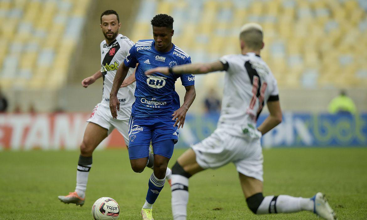 Cruzeiro recebe Vasco tentando garantir o acesso à Série A