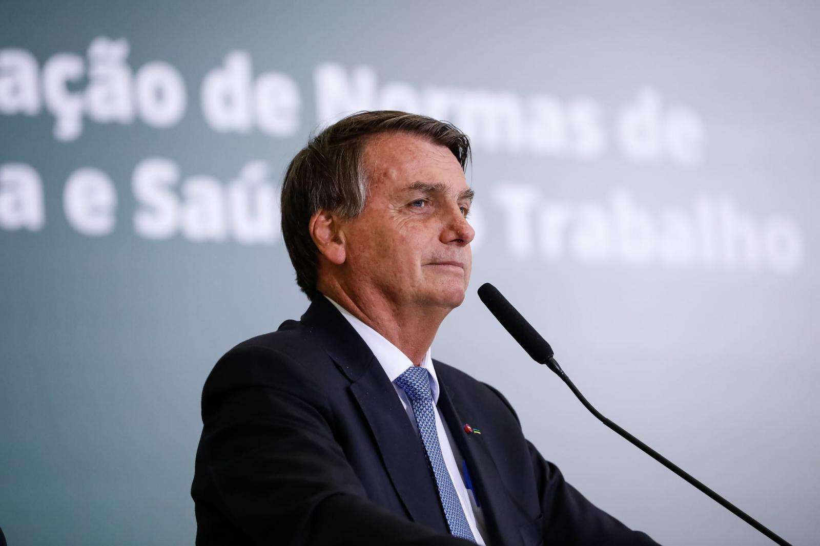 Em live, Bolsonaro garante recursos para auxílio de R$ 600 em 2023