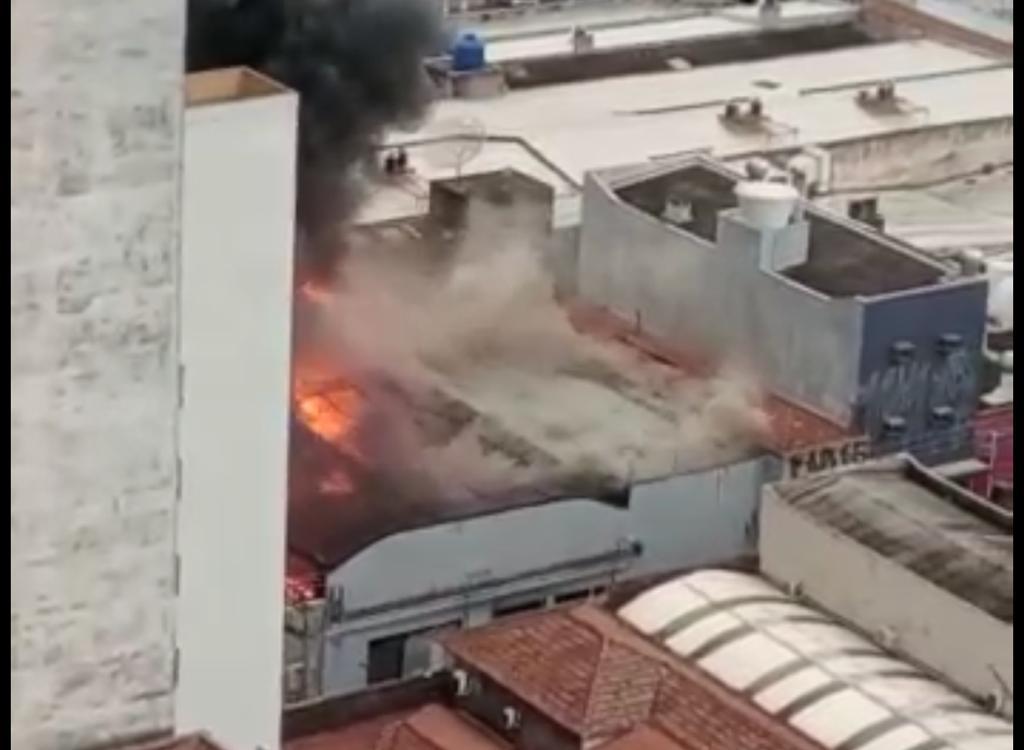 Incêndio atinge depósito no centro de Campinas