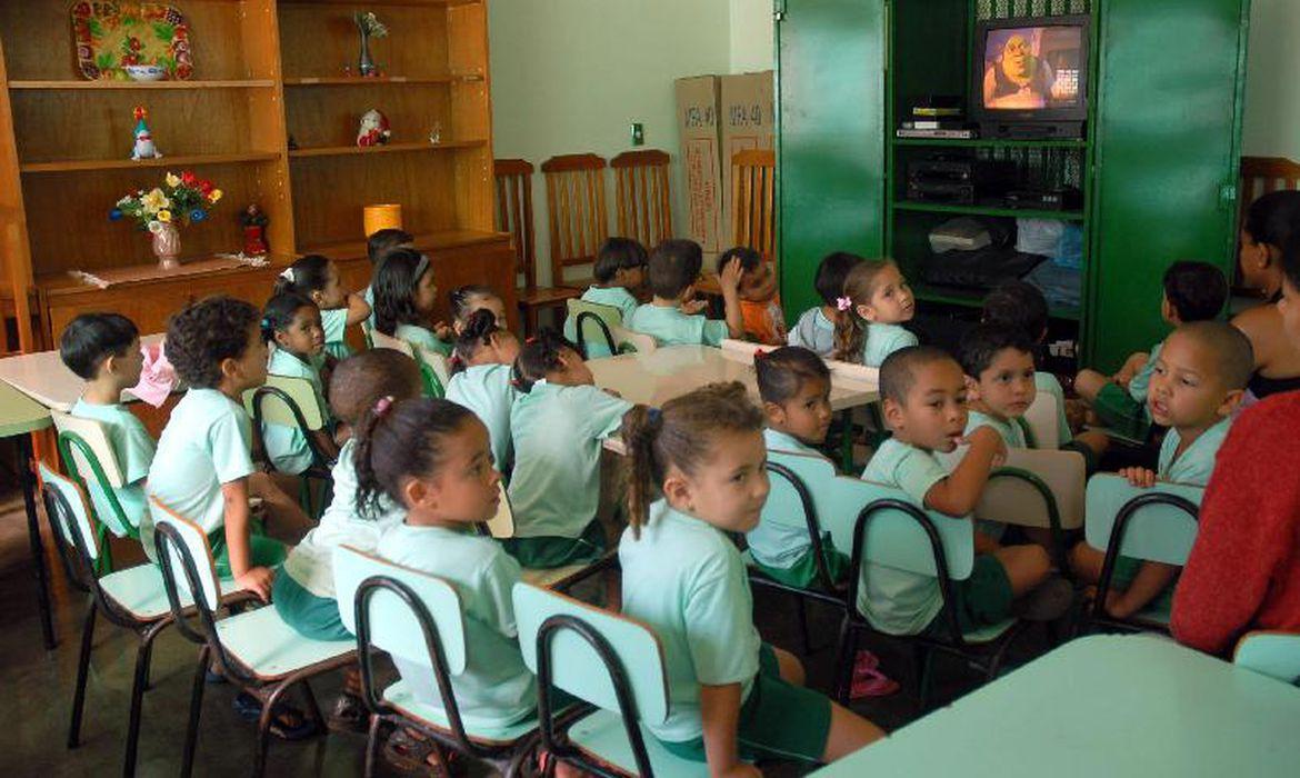 Oferta de vagas em creches e na pré-escola é obrigatória, decide STF