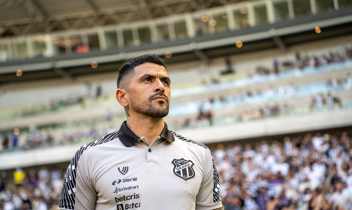 Ceará anuncia a saída do técnico argentino Lucho González