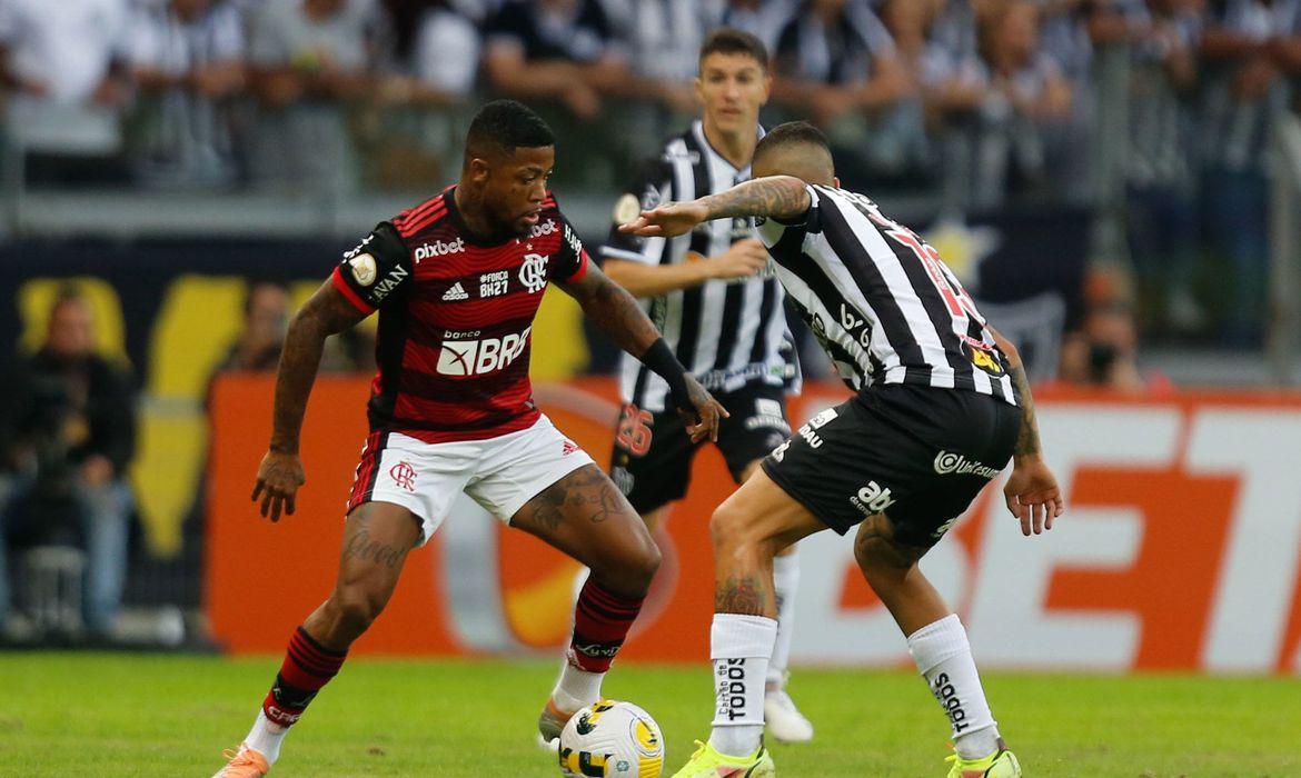 Com time alternativo, Flamengo recebe Atlético-MG pelo Brasileirão