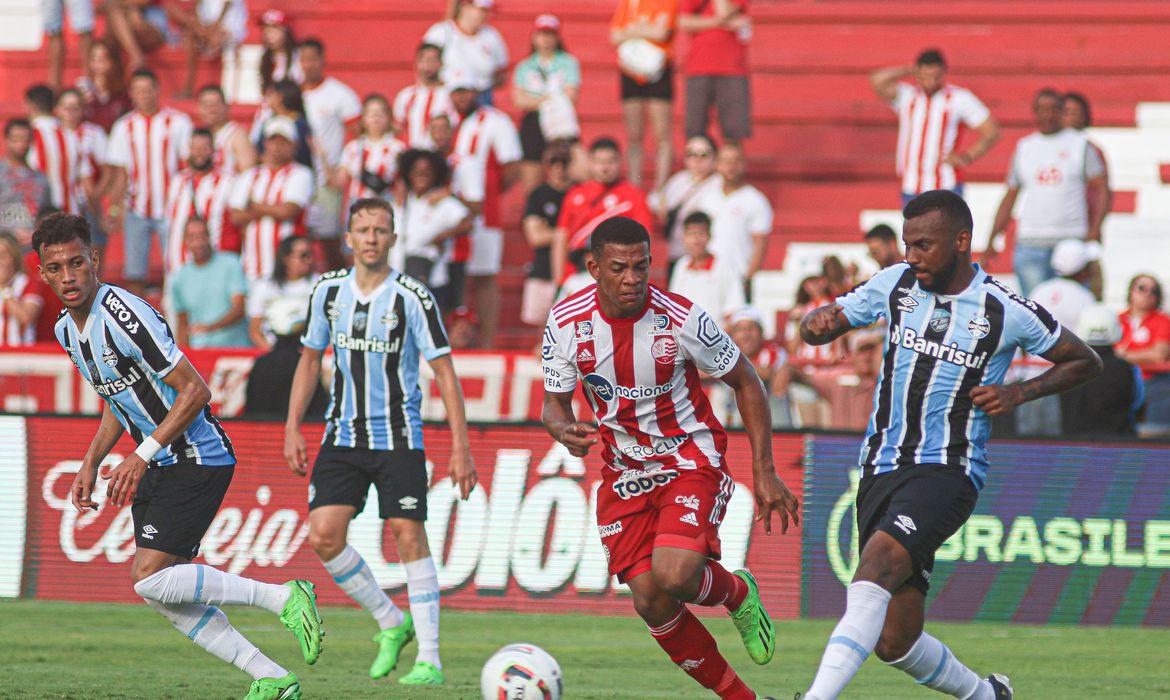 Grêmio garante retorno à Série A do Brasileiro