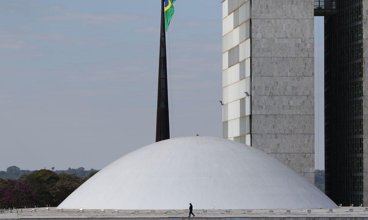 Na Câmara e no Senado, PL elege o maior número de parlamentares