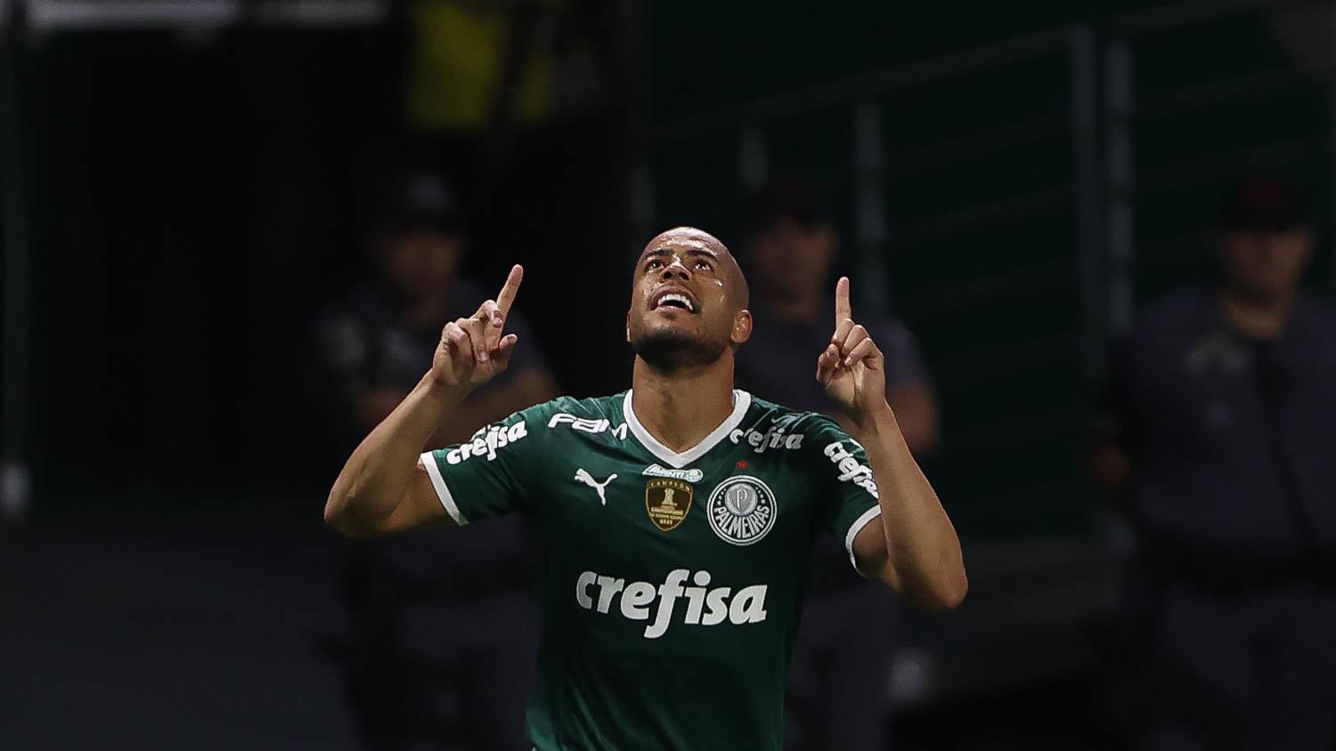 Palmeiras goleia o Coritiba e abre 12 pontos na liderança do campeonato