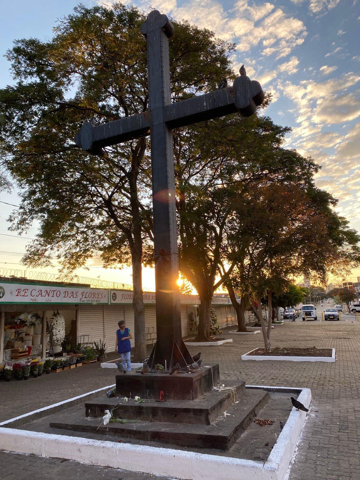 Passeio no Cemitério da Saudade apresenta personagens famosos de Campinas