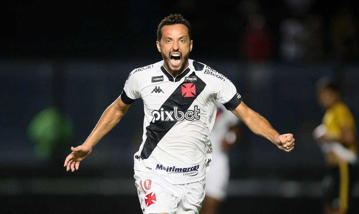 Vasco vence Criciúma para ficar perto do retorno à Série A