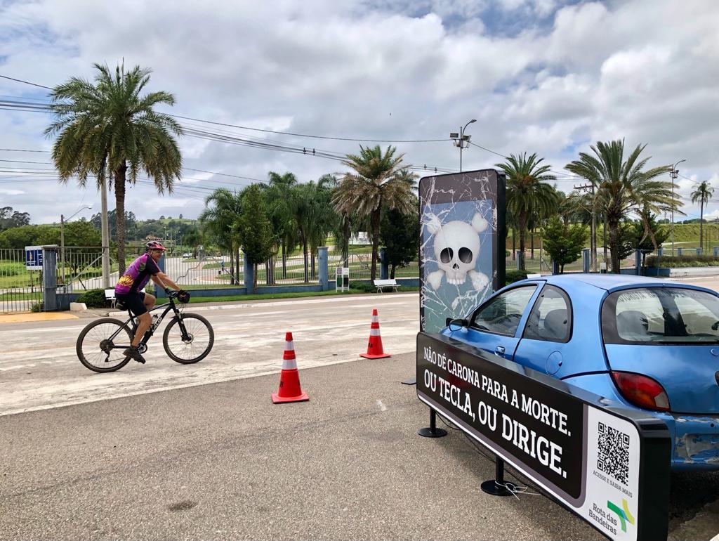 Rota das Bandeiras monta cenário em campanha de conscientização sobre os riscos da utilização do celular ao volante