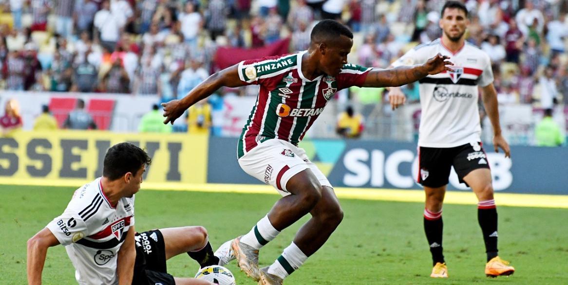 São Paulo é derrotado pelo Fluminense e Santos empata com o Avaí