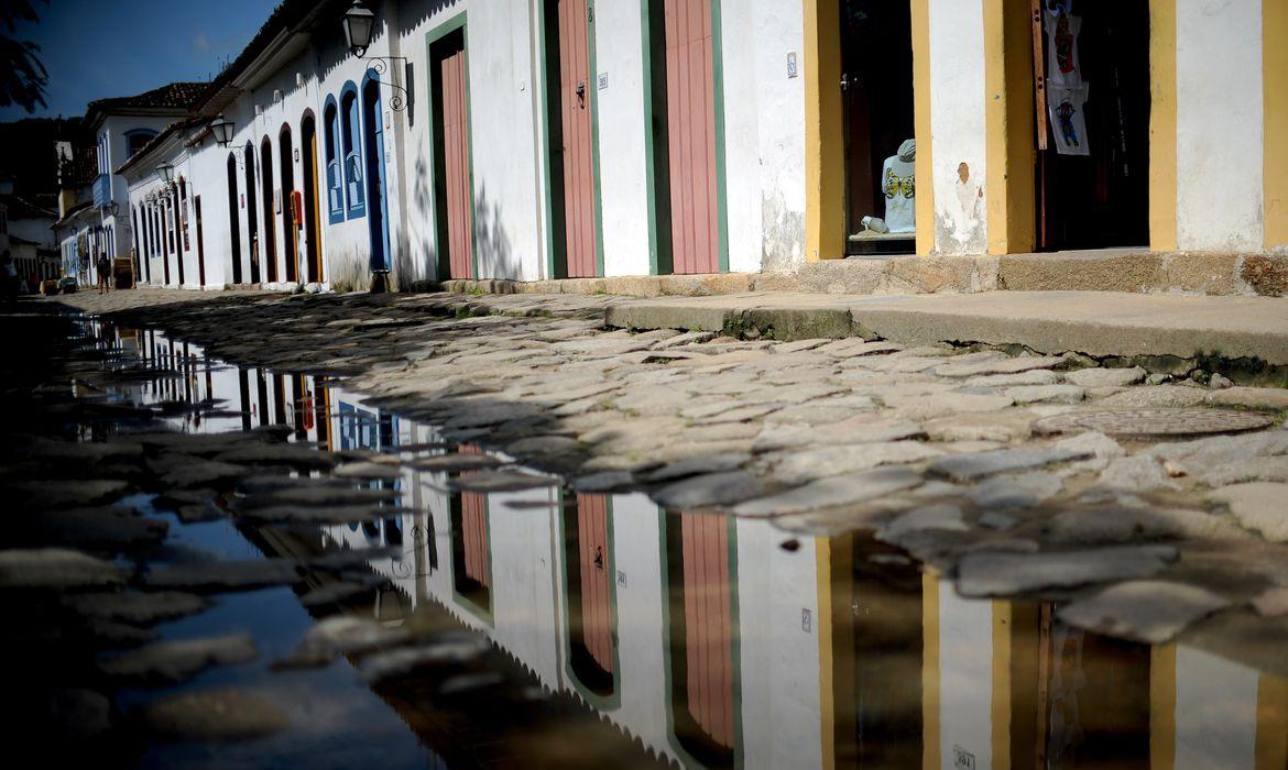 Últimos dias da Flip têm 12 mesas e homenagem a Clarice Lispector