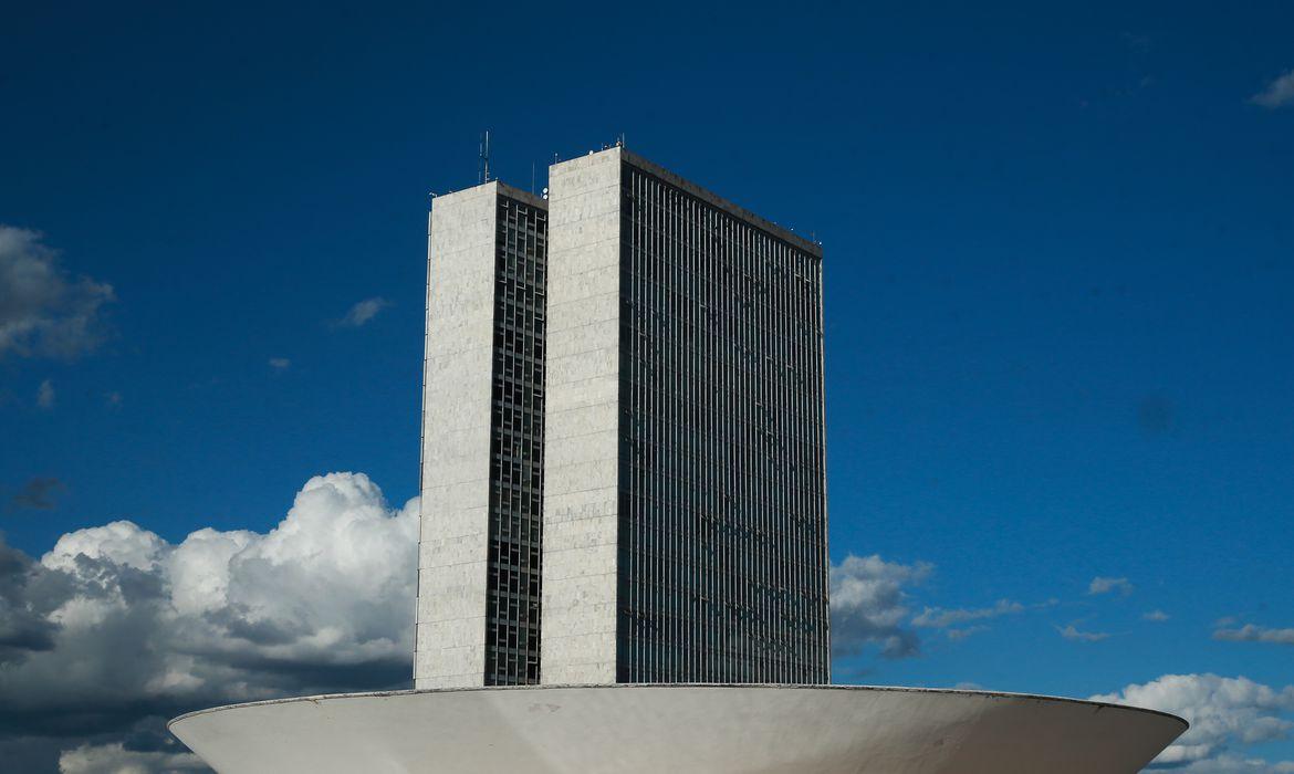 Câmara aprova reajuste para ministros do STF e servidores da DPU e TCU