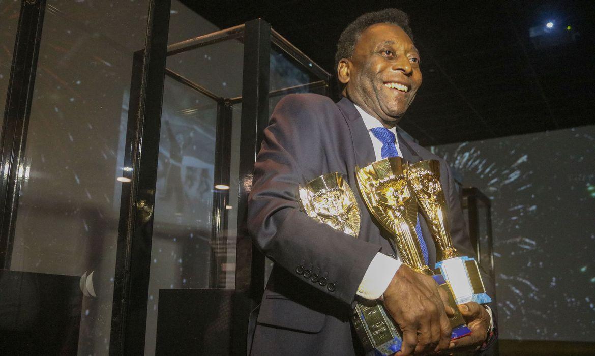 Campeões mundiais com Pelé lamentam partida do Rei do Futebol