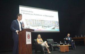 Governo de SP entrega ônibus escolares a municípios do interior