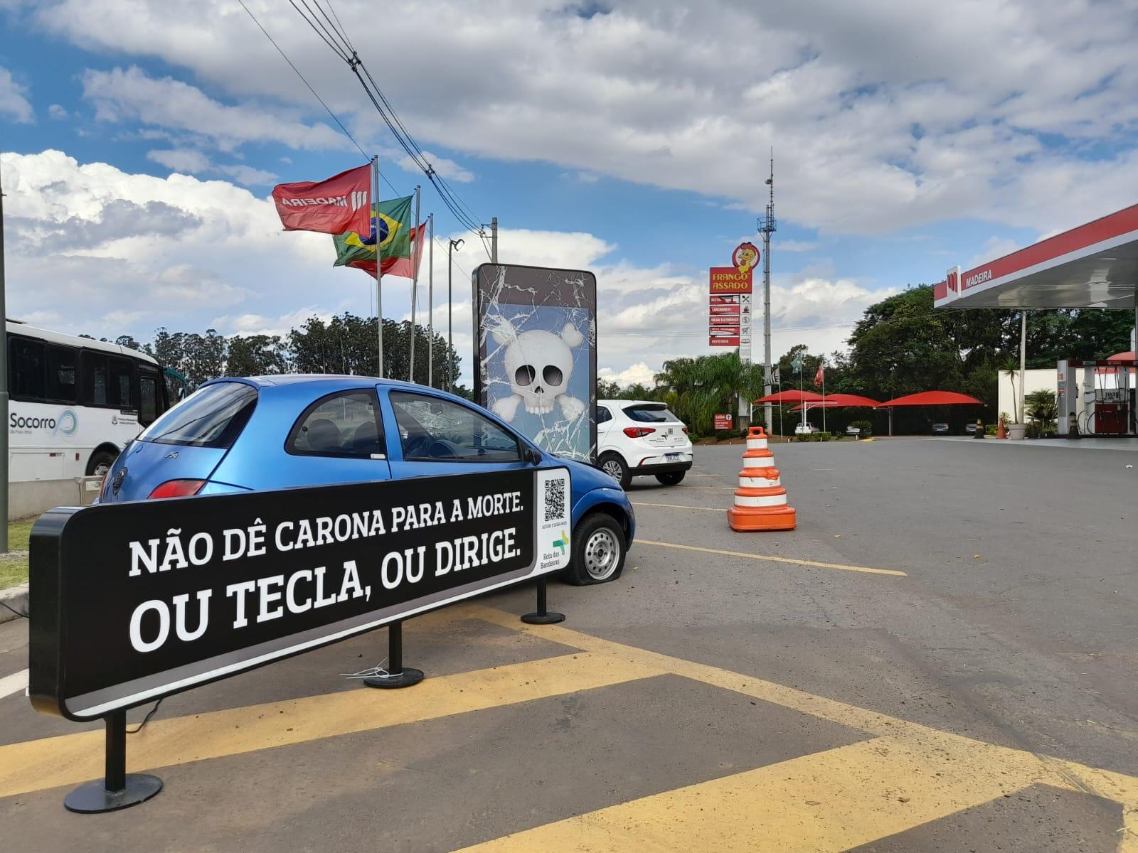 Nesta saída para o Natal, rodovia D. Pedro I (SP-065), em Campinas, recebe campanha de conscientização sobre os riscos da utilização do celular ao volante