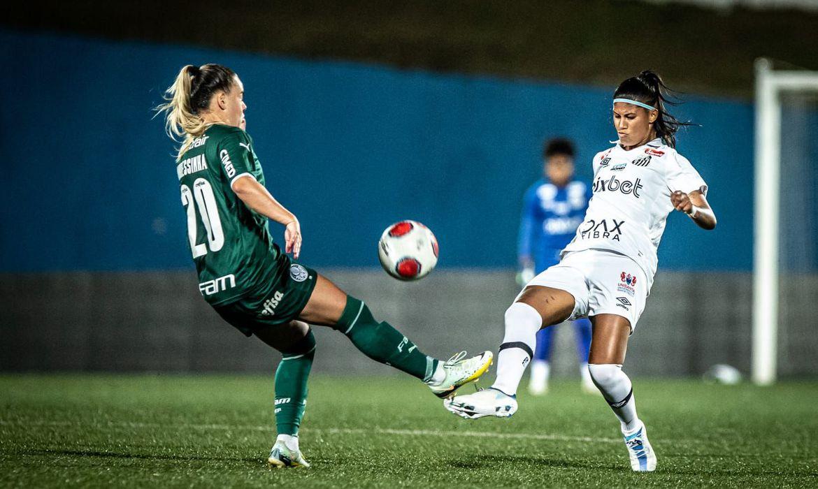 Palmeiras sai na frente do Santos na decisão do Paulista Feminino