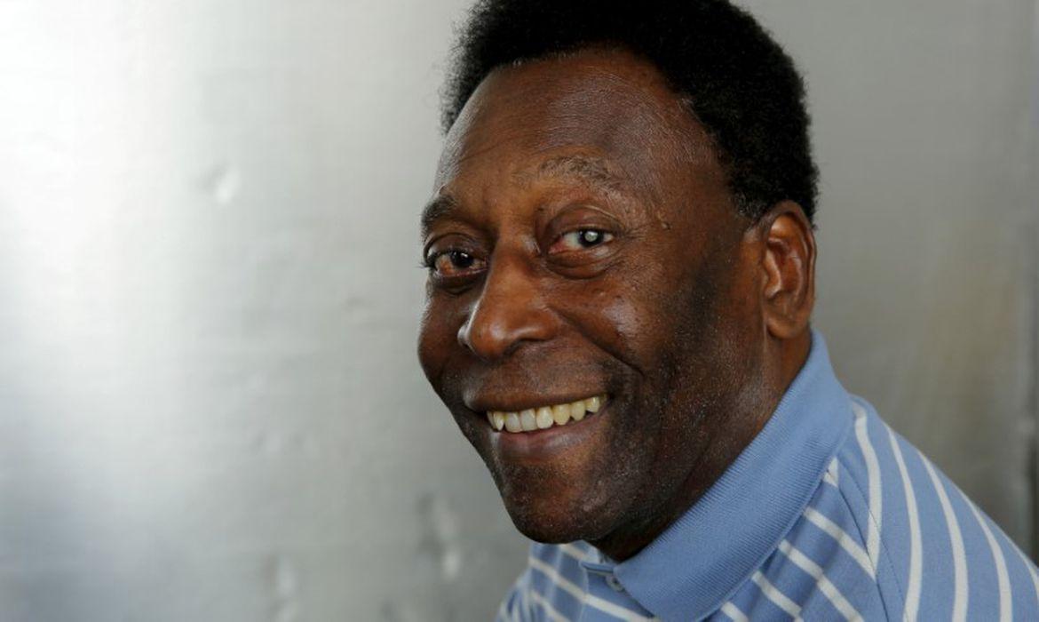 Pelé agradece mensagens de apoio após internação