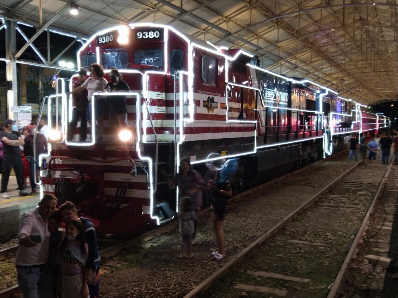 Trem iluminado de Natal passará por Louveira no sábado (17)