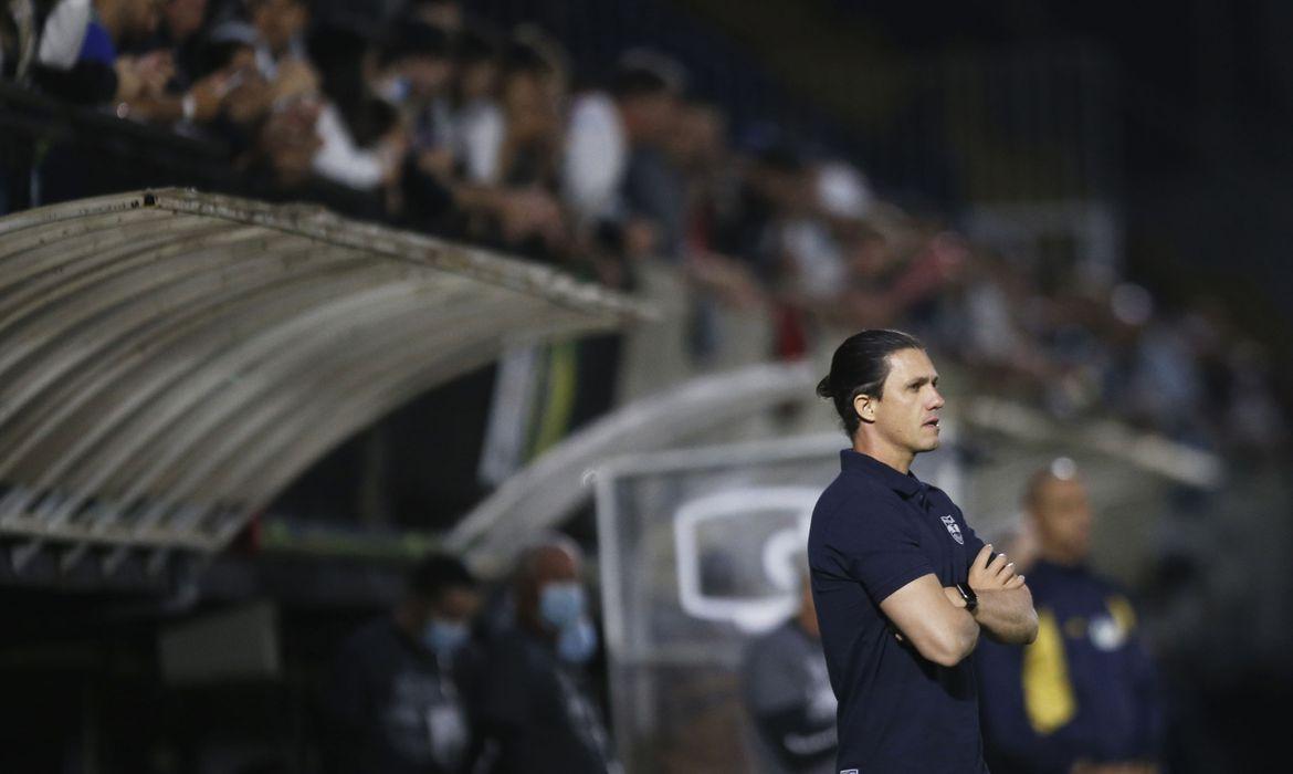 Vasco anuncia técnico Maurício Barbieri