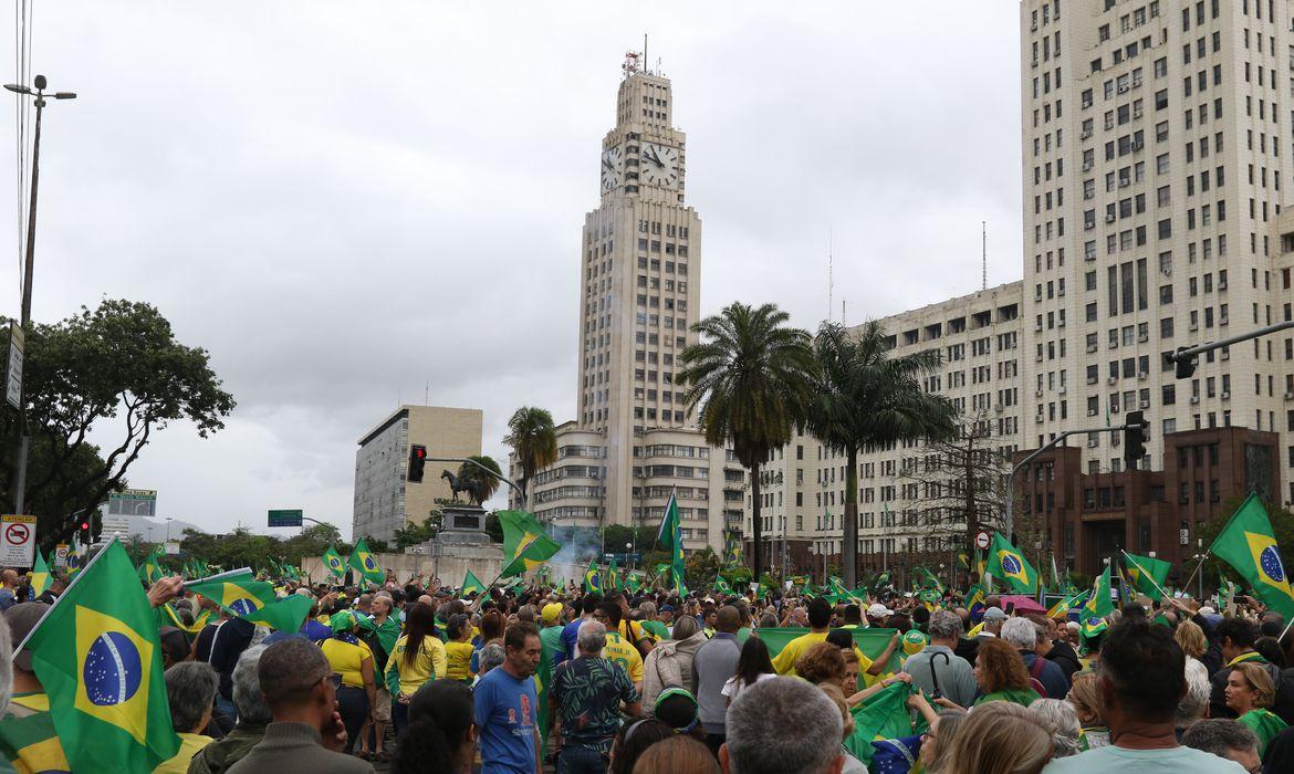 Bolsonaristas desmontam acampamento em frente ao Comando Militar no RJ