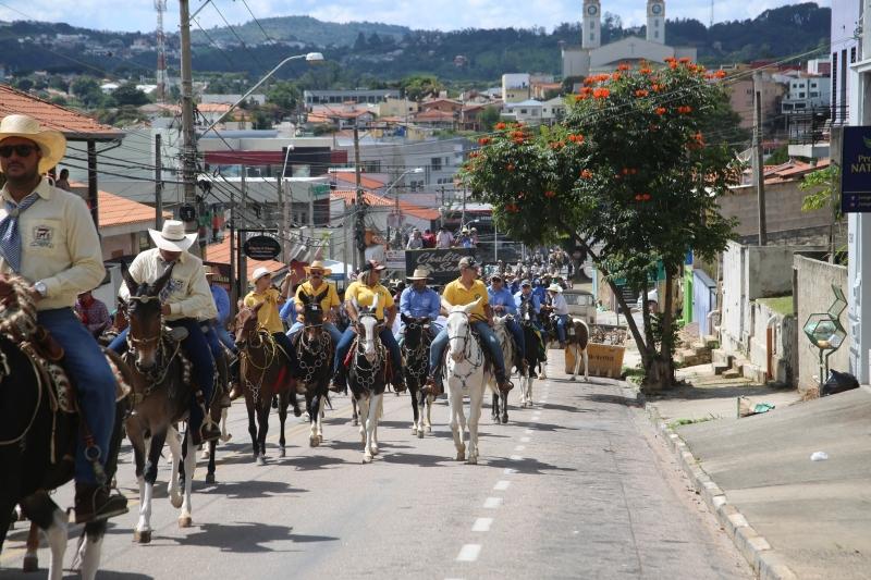 Desfile de Cavaleiros com Festival Sertanejo é atração em Vinhedo nos dias 4 e 5/2