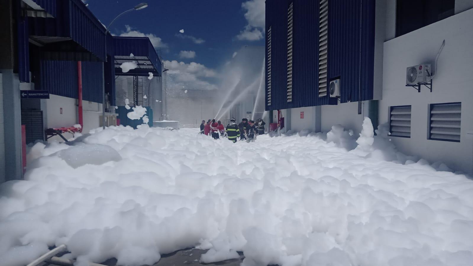 Duas vítimas de incêndio em empresa estão em estado gravíssimo 