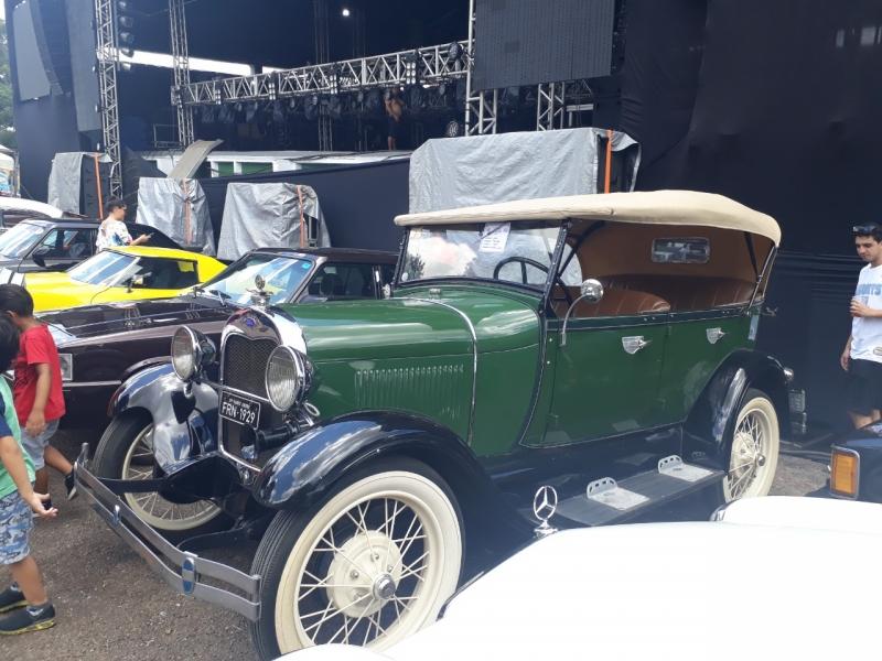 Encontro de Carros Antigos na 72ª Festa do Figo e 27ª Expogoiaba atrai valinhenses e turistas