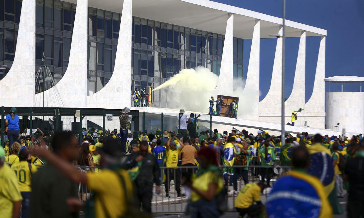 Invasões aos Três Poderes: PGR determina abertura de inquérito