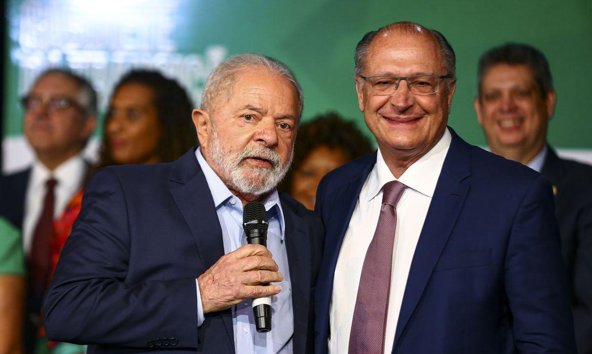 Lula e Alckmin tomam posse hoje; entenda o rito