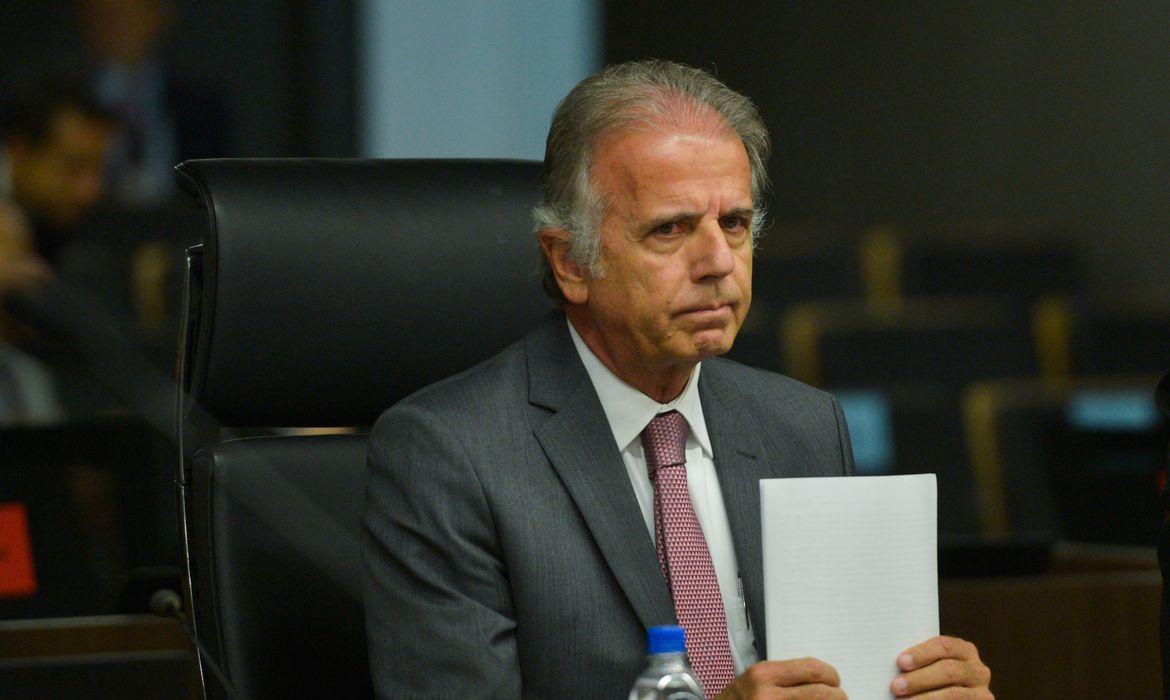 Ministro da Defesa desmente rumores de renúncia