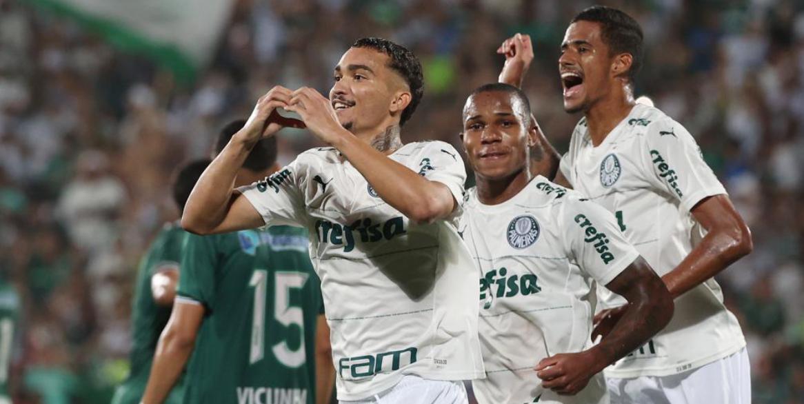 Palmeiras goleia o Floresta, avança à semifinal e encara o Goiás-GO