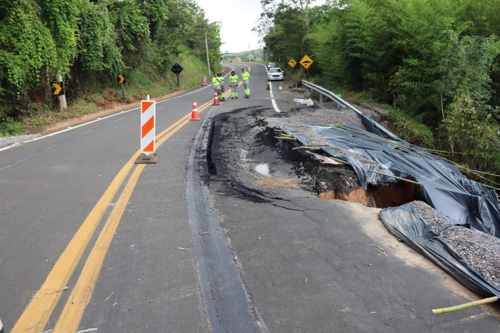 Rodovia SP-105, em Serra Negra, tem tráfego liberado para veículos leves