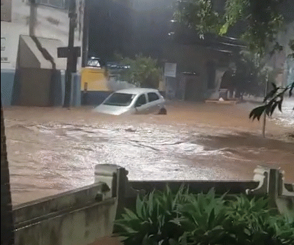 Socorro pede para que doações às vítimas das enchentes sejam interrompidas