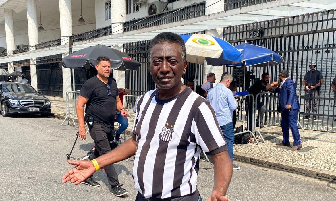 Sósia de Pelé recorda experiências e quer seguir homenageando o Rei