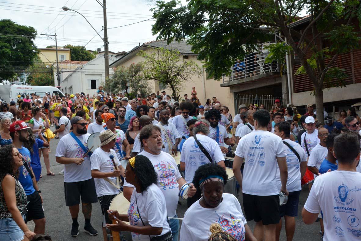 Domingo na Praça da Bandeira reúne público de 15 mil pessoas