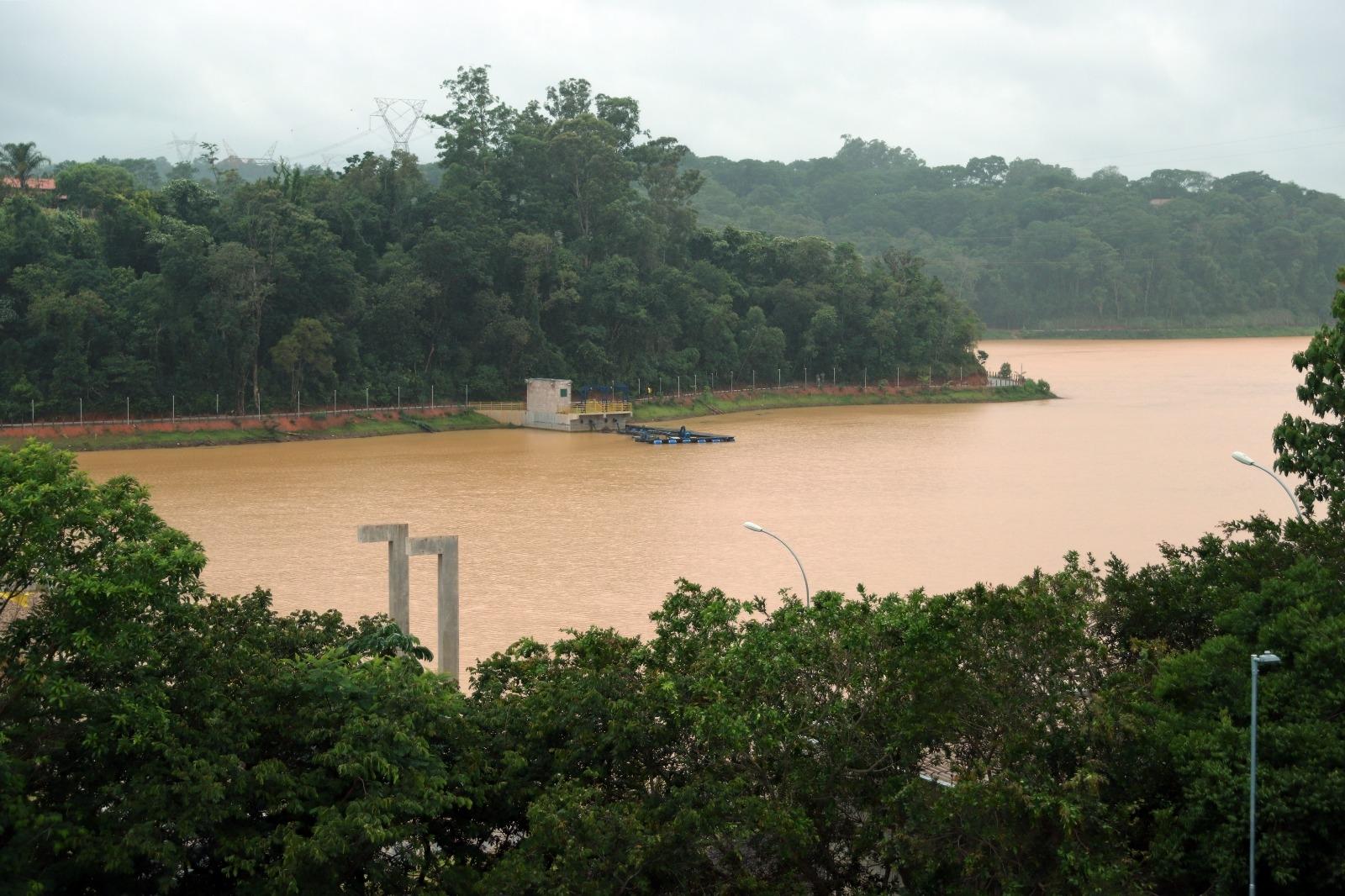 Ações preventivas com funções de acúmulo e armazenamento de água evitam alagamentos em Louveira com as fortes chuvas de terça