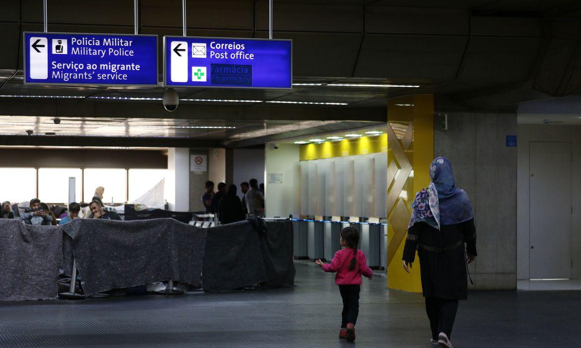 Após meses, Aeroporto de Guarulhos deixa de ter afegãos acampados