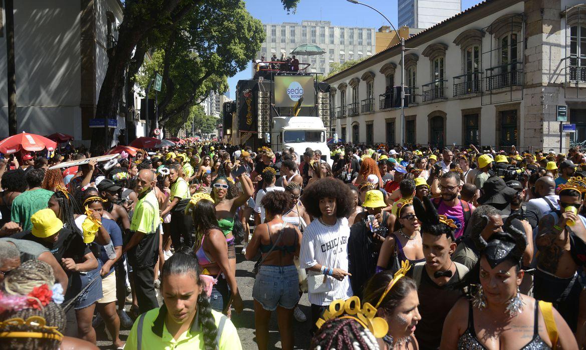 Bloco Fervo da Lud movimenta centro do Rio de Janeiro