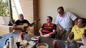 Bolsonaro se emociona em live com sertanejo Rick, dupla de Renner, e chora