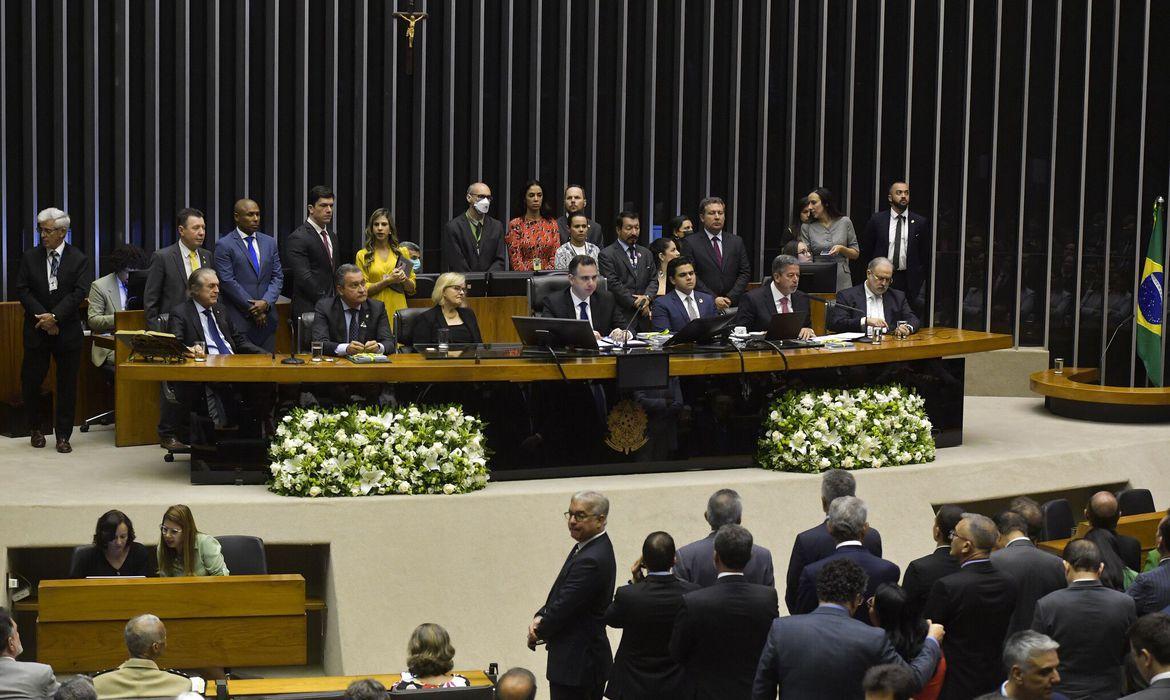 Congresso abre Ano Legislativo com discursos em defesa da democracia