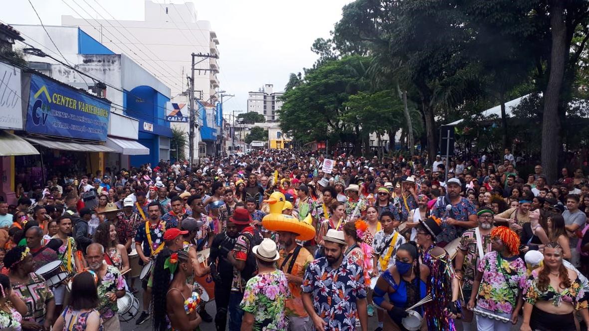 Domingo na Praça da Bandeira reúne público de 15 mil pessoas