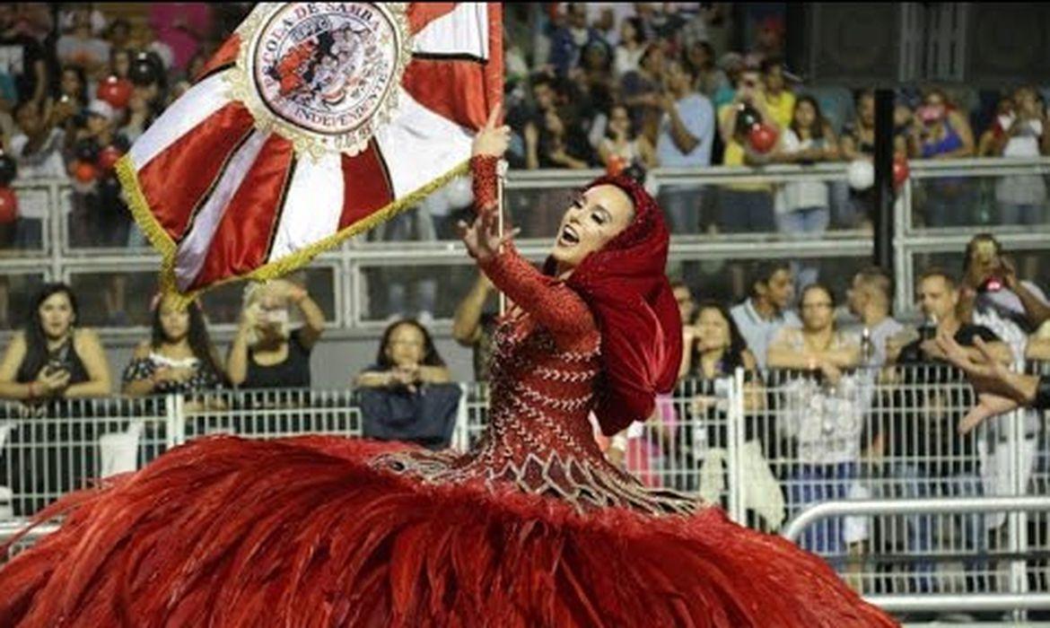 Escolas de São Paulo mostram cultura negra, indígenas e samba