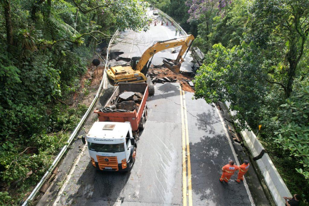 Governo de SP dá início às obras de recuperação da Mogi-Bertioga (SP-098)