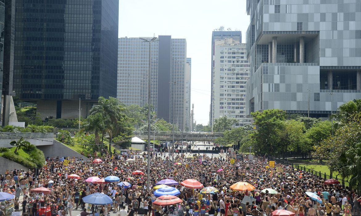 Ordem Pública aplica multas por irregularidades no carnaval do Rio