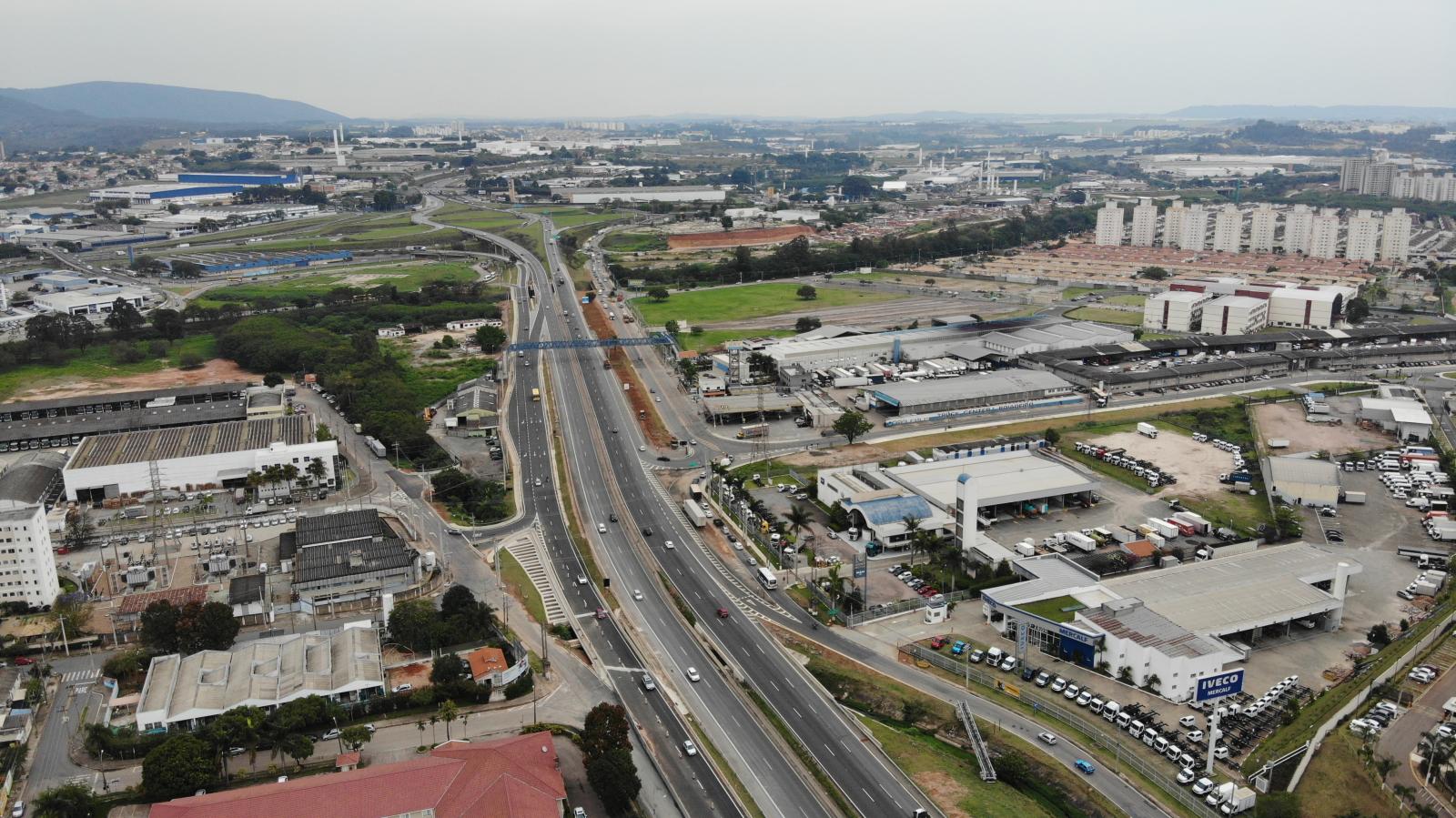 Rota das Bandeiras faz operação especial na rodovia João Cereser, em Jundiaí, para içamento de pórtico