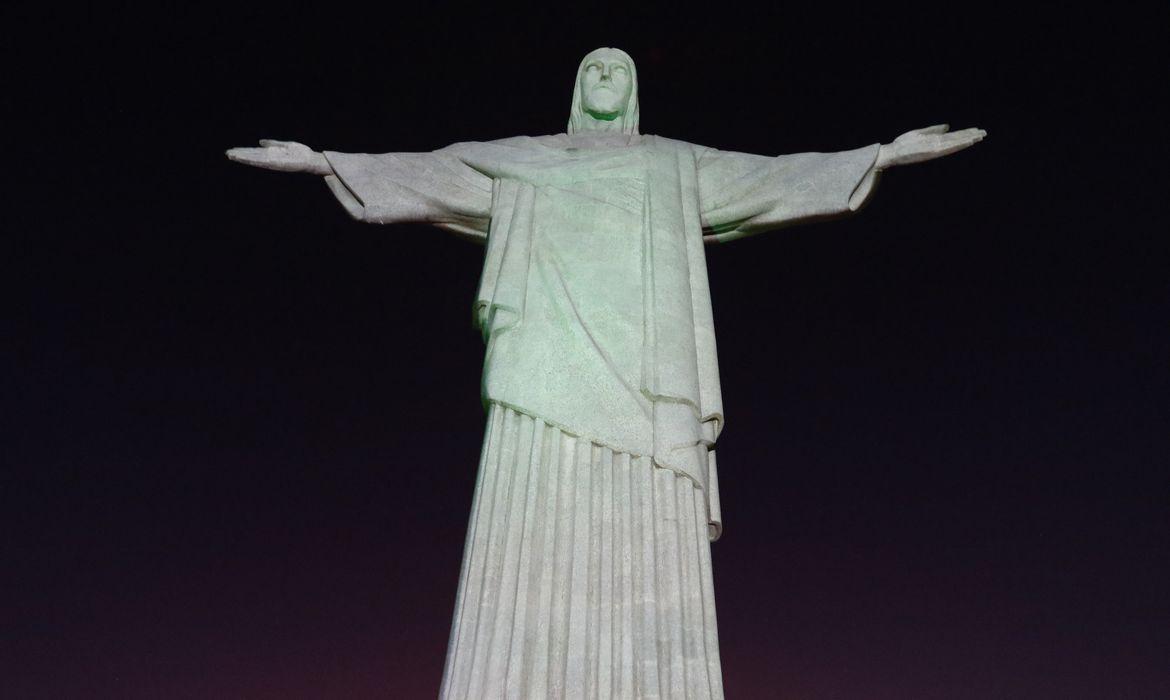 Cristo Redentor apaga luzes em campanha pela conservação da natureza