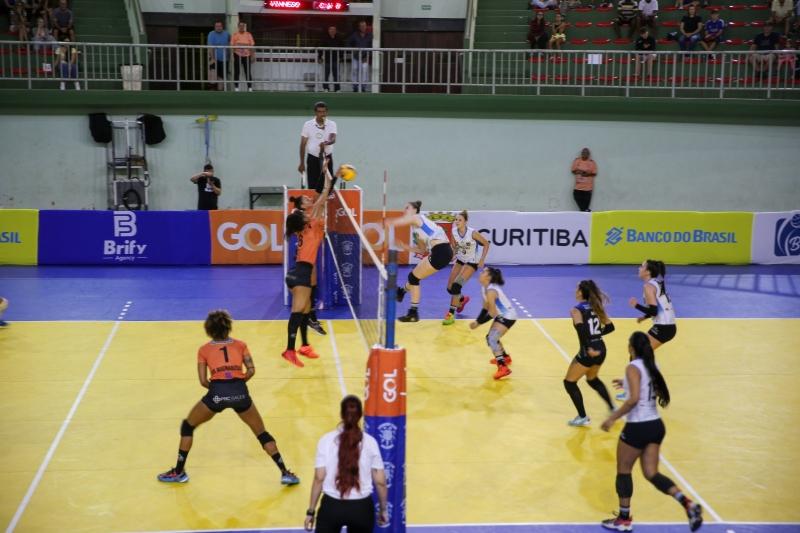 Vôlei Vinhedo vence em casa e amplia chances de classificação na Superliga B Feminina