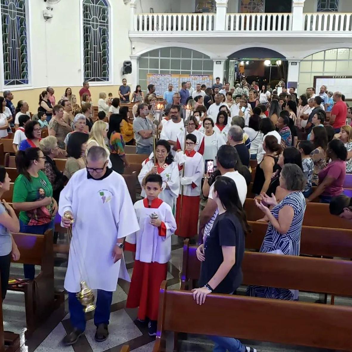 Semana Santa: Fiéis se reúnem para cerimônias nas paróquias do município