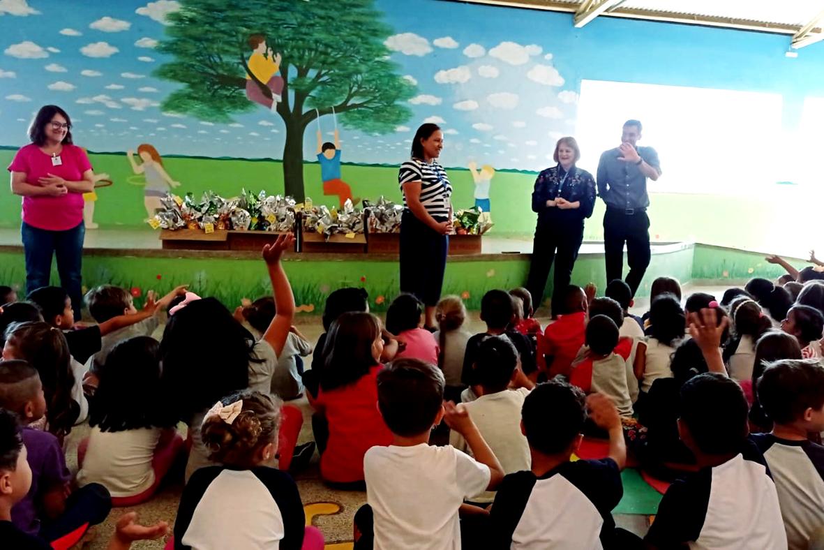 Prefeitura inicia entrega dos ovos de Páscoa na Rede Municipal de Ensino