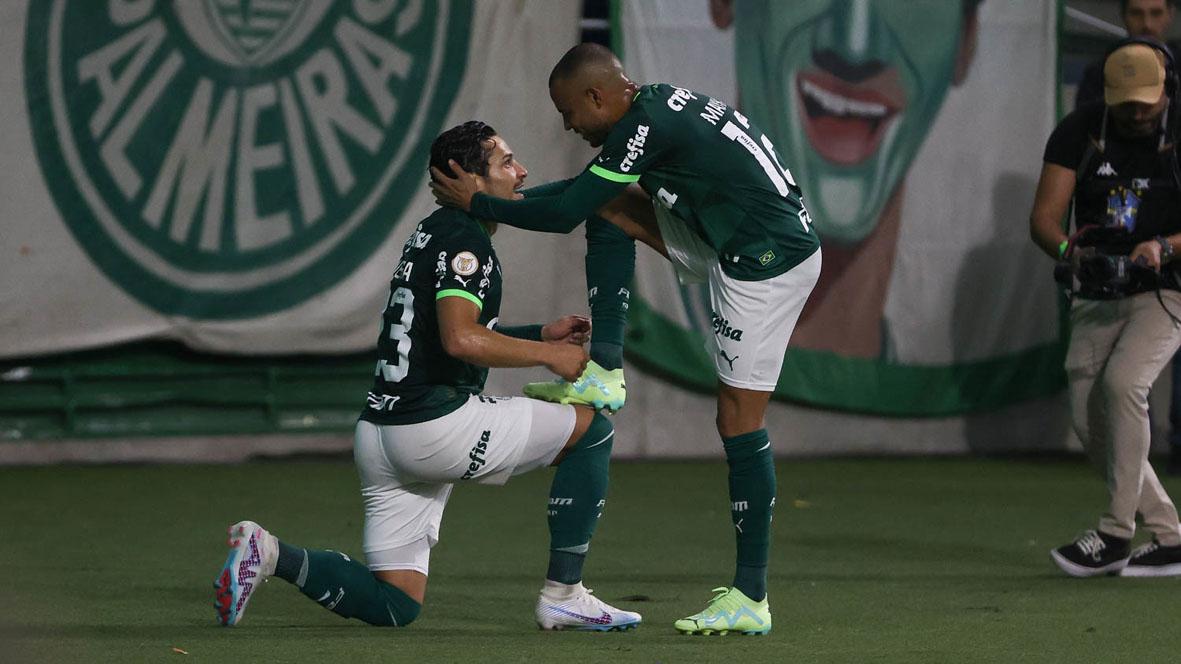  Palmeiras goleia o Grêmio por 4 a 1 e assume a liderança