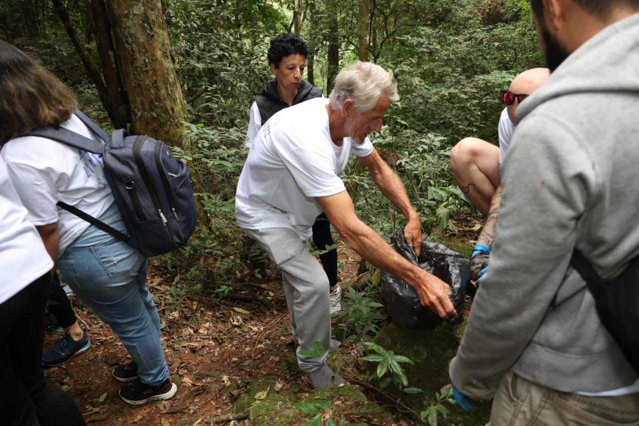 Ação remove lixo da Serra do Japi